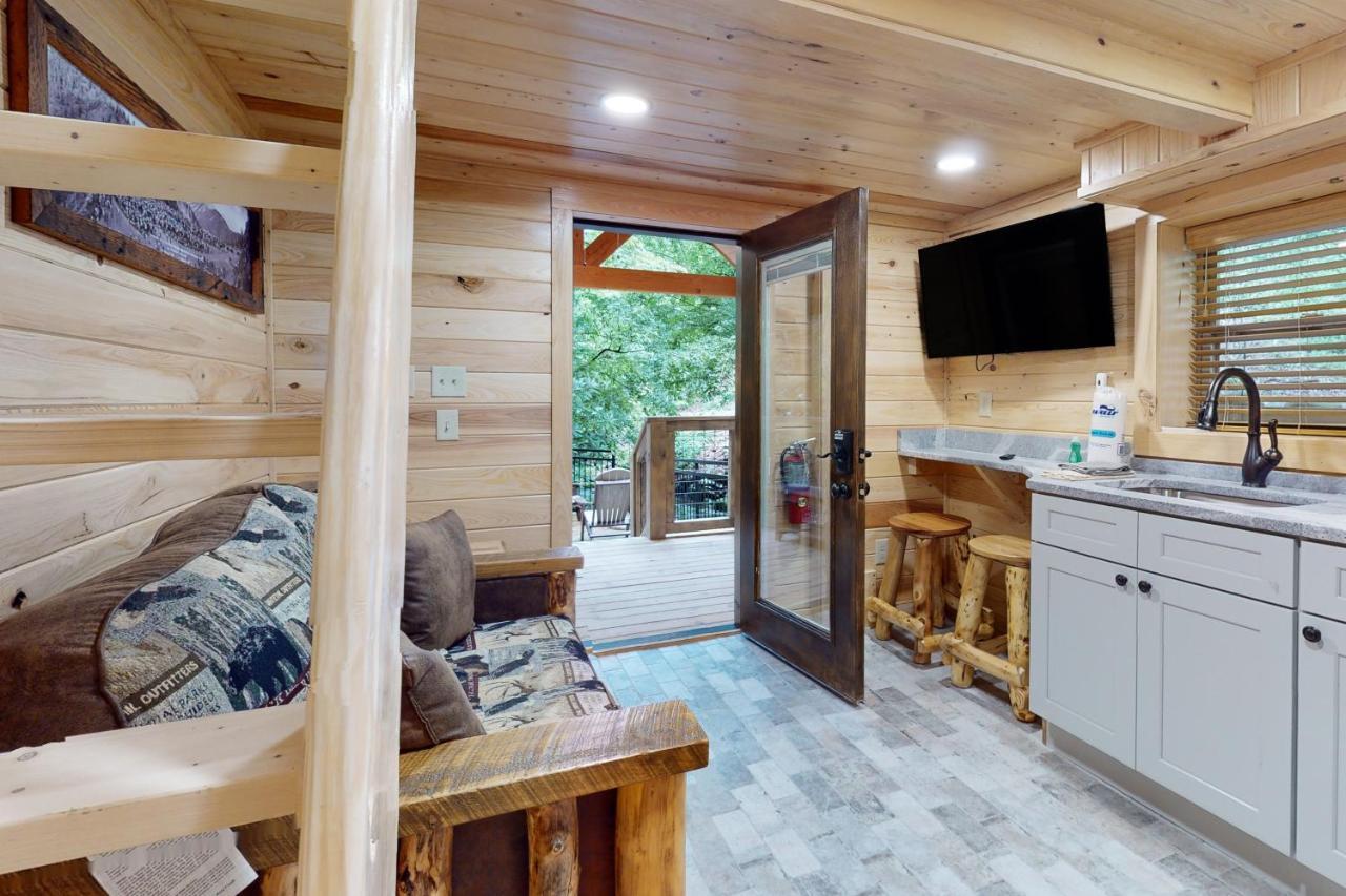 Down The Creek Villa Гетлинбург Екстериор снимка