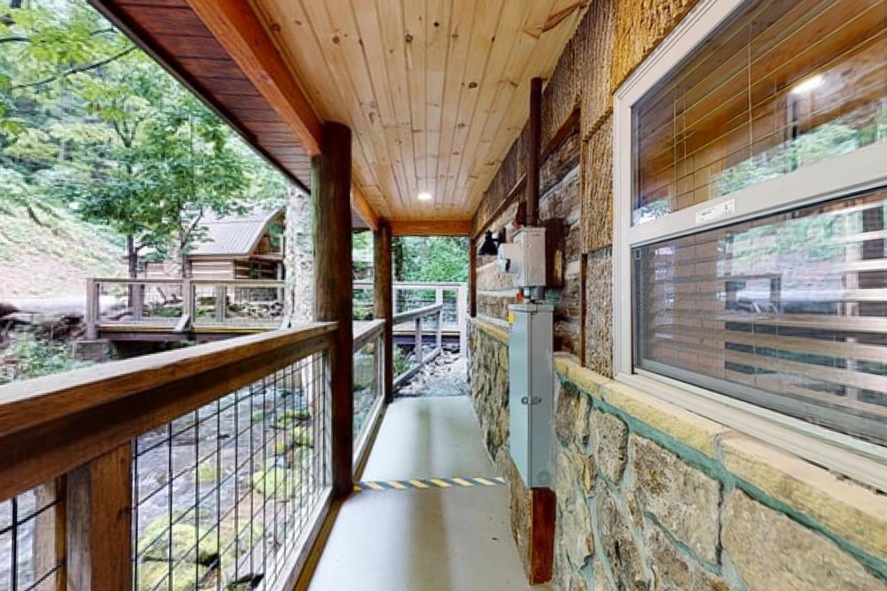Down The Creek Villa Гетлинбург Екстериор снимка